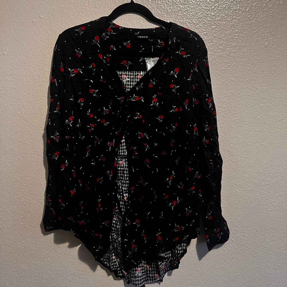 Brand New Torrid Flower Black Shirt 00